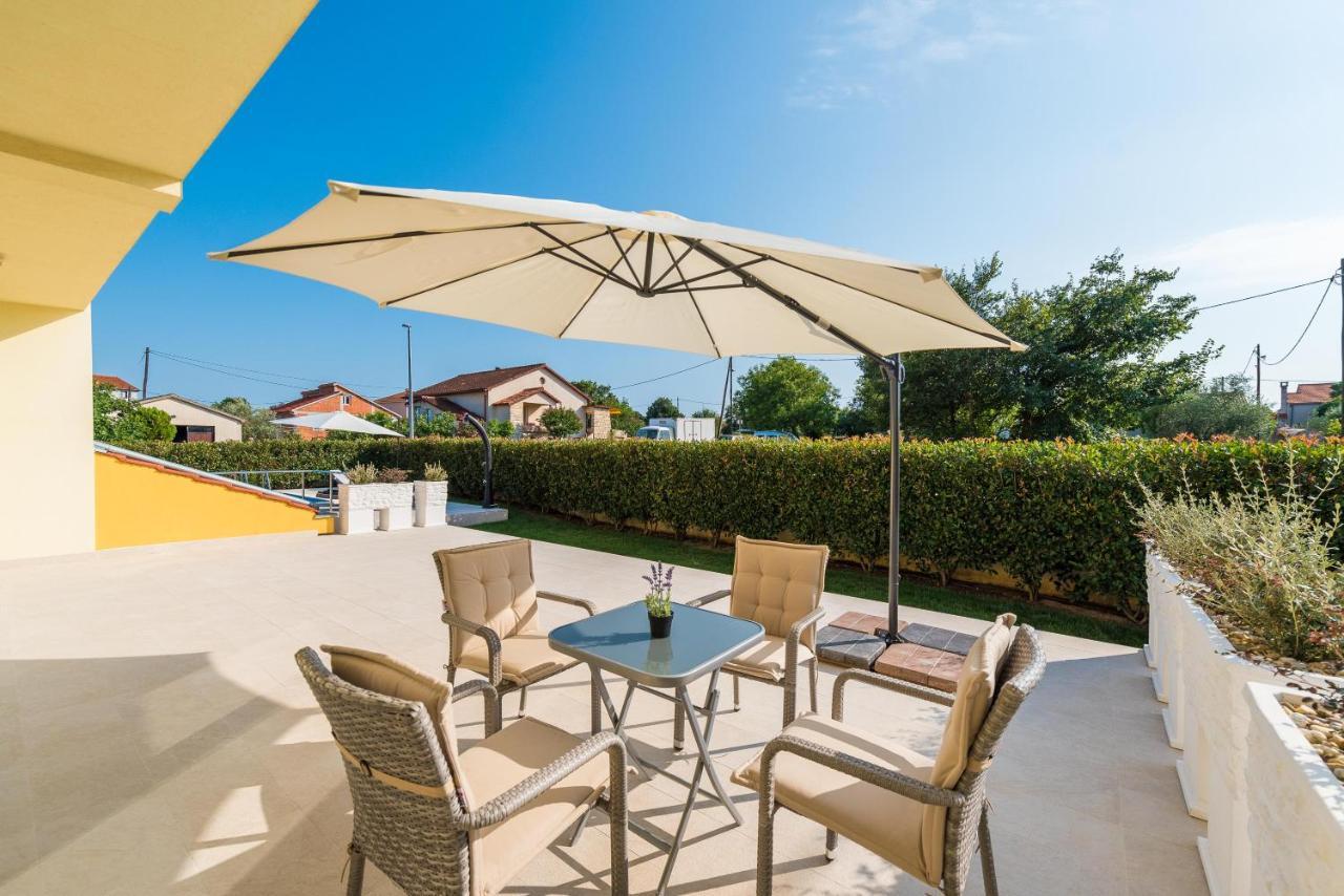 Villa Petra S Bazenom, Rostiljem I Parkingom Ζαντάρ Εξωτερικό φωτογραφία