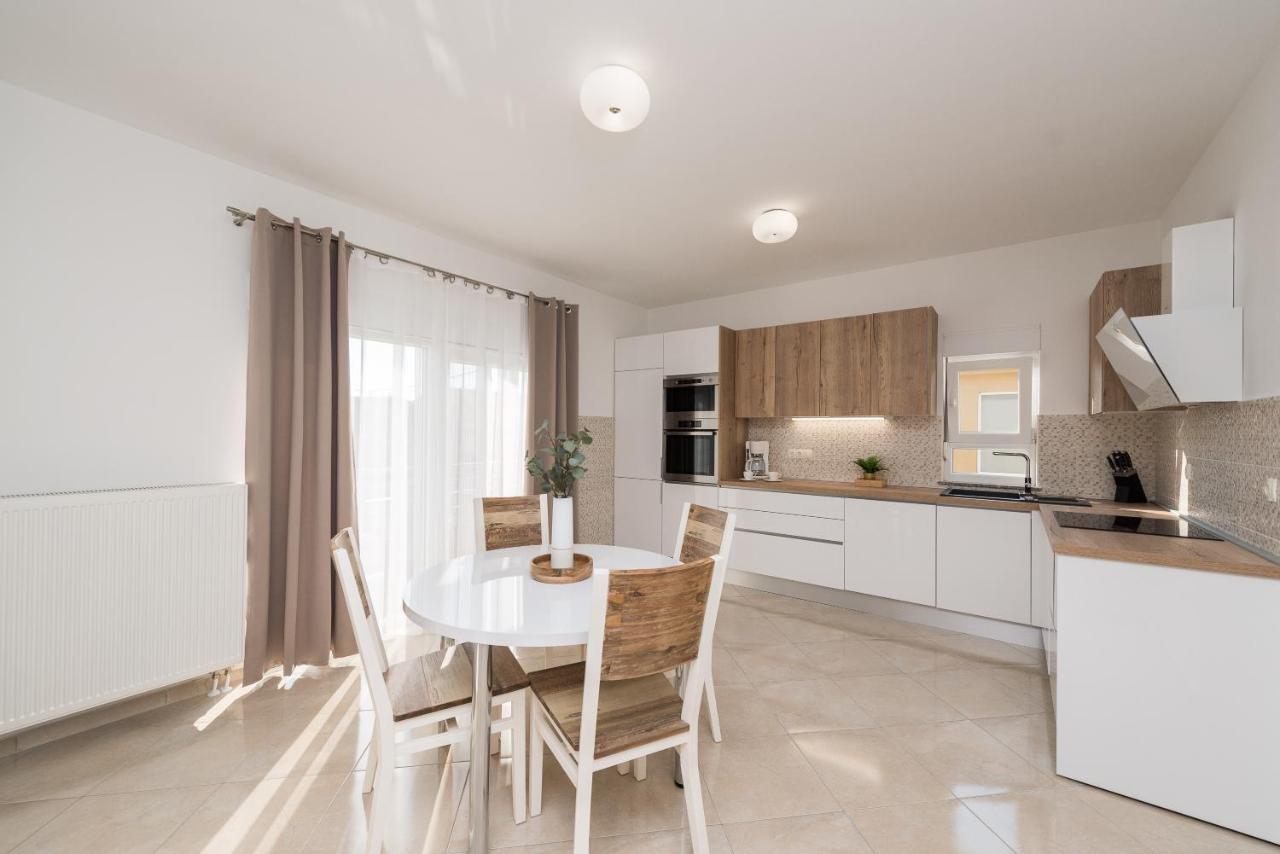 Villa Petra S Bazenom, Rostiljem I Parkingom Ζαντάρ Εξωτερικό φωτογραφία