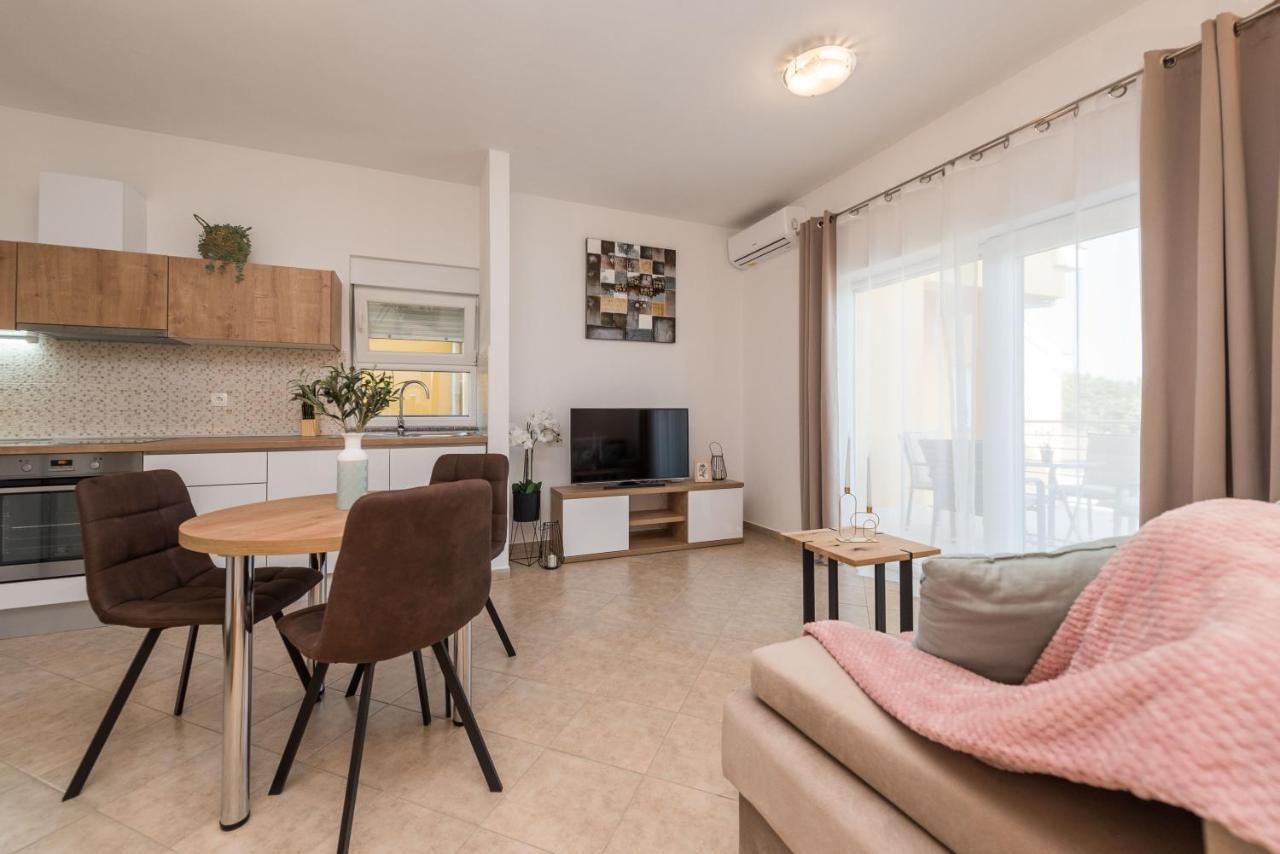 Villa Petra S Bazenom, Rostiljem I Parkingom Ζαντάρ Εξωτερικό φωτογραφία