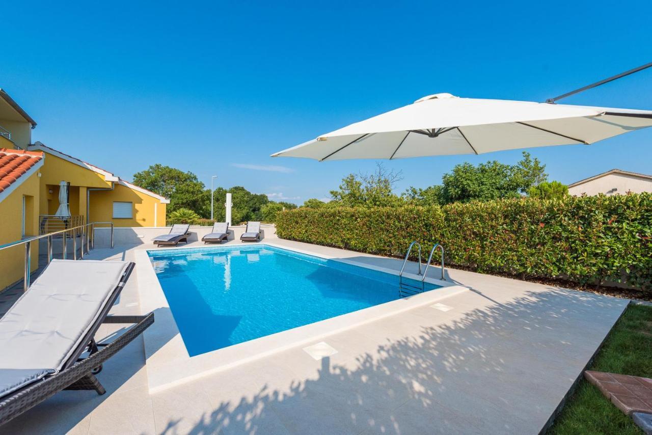 Villa Petra S Bazenom, Rostiljem I Parkingom Ζαντάρ Εξωτερικό φωτογραφία
