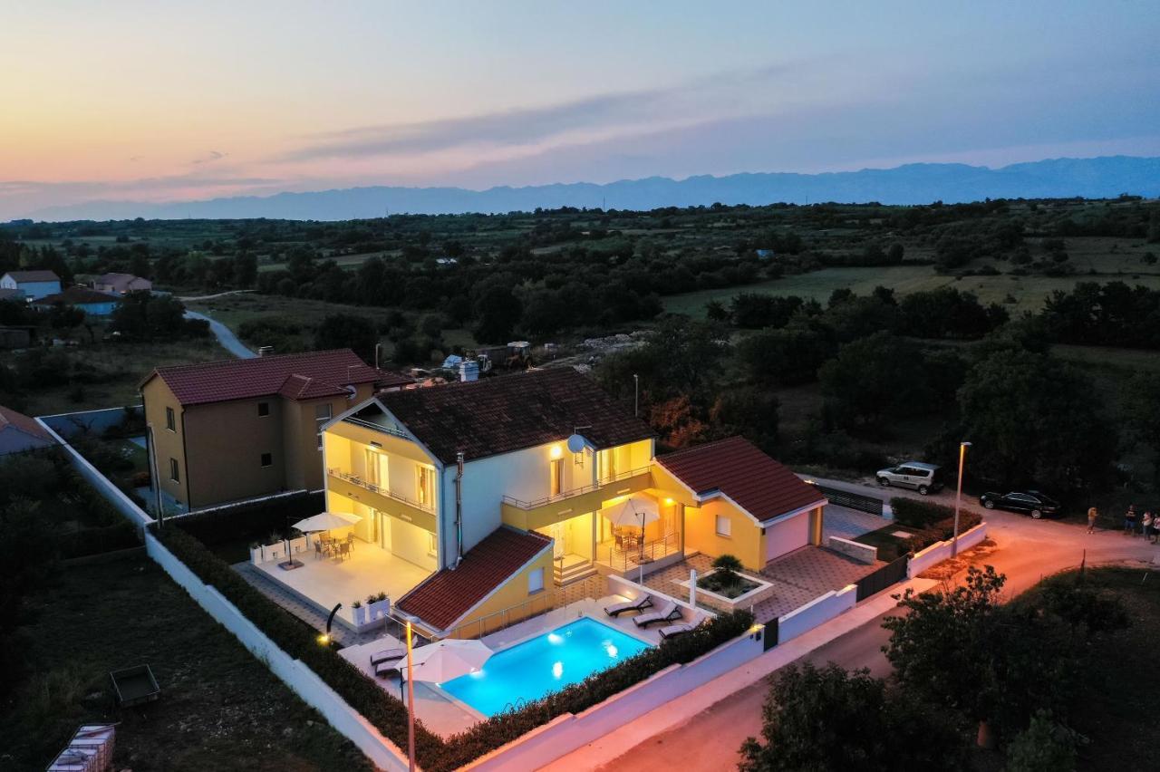 Villa Petra S Bazenom, Rostiljem I Parkingom Ζαντάρ Εξωτερικό φωτογραφία
