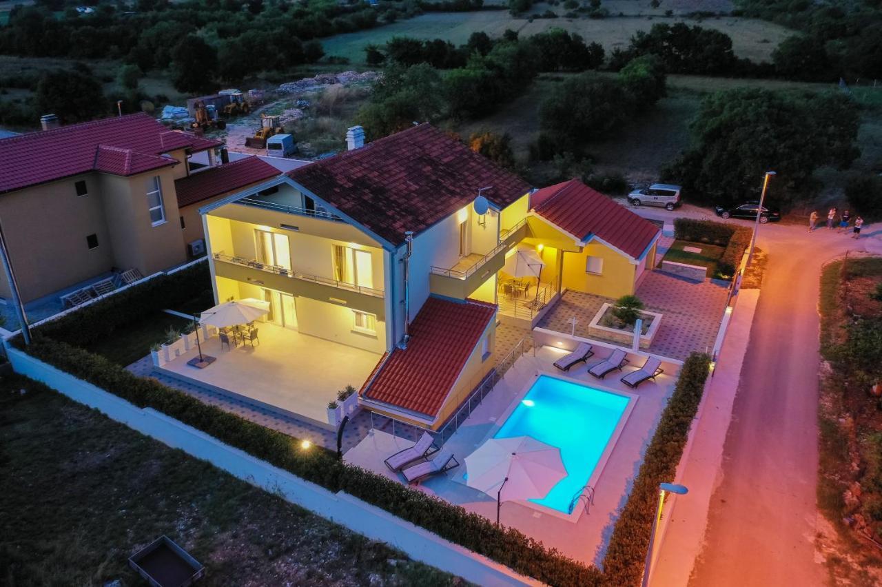 Villa Petra S Bazenom, Rostiljem I Parkingom Ζαντάρ Εξωτερικό φωτογραφία
